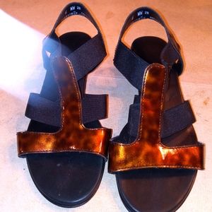 Like new Munro strappy sandal, size 6WW